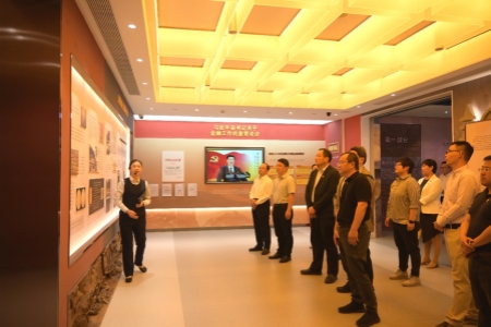 山东大学经济学院党委赴齐鲁银行廉洁文化展馆开展专题党纪学习教育